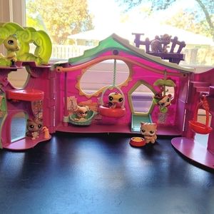Littlest Pet Shop Pets Only Clubhouse Set with 7 Animals and Accessories LPS